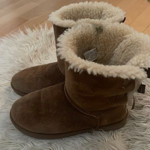 Bailey UGG size US 7